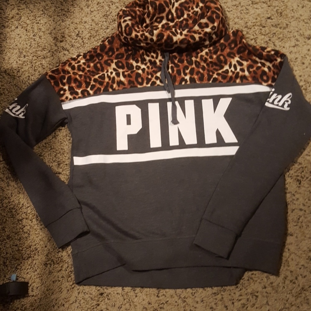 UFT/SALE Extremely rare vs pink cowl neck